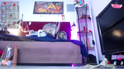 Snapshot of louise_nails chatting on October 2025 12:18:02 PM LouIse online show from October 2025 12:18:02 PM