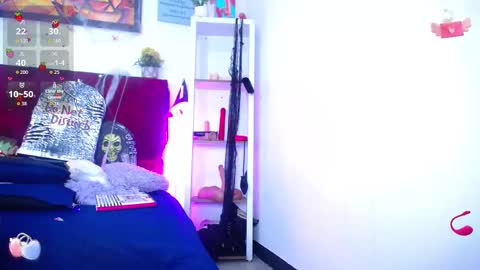 Snapshot of louise_nails chatting on November 2025 04:50:01 PM LouIse online show from November 2025 04:50:01 PM