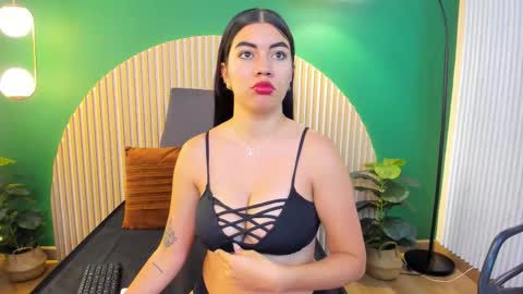 Snapshot of lourenfox chatting on November 2025 07:13:02 PM Louren Fox online show from November 2025 07:13:02 PM