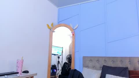 Snapshot of lourenfox chatting on November 2025 11:43:02 AM Louren Fox online show from November 2025 11:43:02 AM