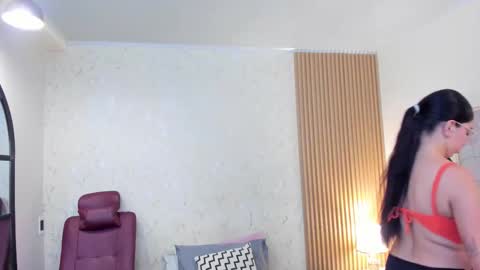 Snapshot of lourenfox chatting on November 2025 11:43:01 AM Louren Fox online show from November 2025 11:43:01 AM