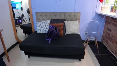 Snapshot of lourenfox chatting on November 2025 11:24:02 AM Louren Fox online show from November 2025 11:24:02 AM