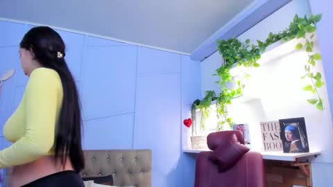 Snapshot of lourenfox chatting on December 2025 11:30:02 AM Louren Fox online show from December 2025 11:30:02 AM