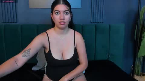 Snapshot of lourenfox chatting on December 2025 06:16:01 PM Louren Fox online show from December 2025 06:16:01 PM