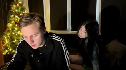 Snapshot of love4couple chatting on January 2026 12:21:01 PM Mary and Tom online show from January 2026 12:21:01 PM