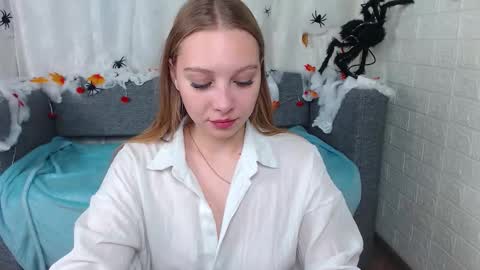 love bella  online show from October 2025 12:44:01 AM