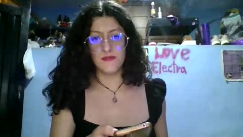 Snapshot of love_electra chatting on April 2026 12:33:01 AM love_electra online show from April 2026 12:33:01 AM