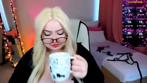 Snapshot of love_insidee chatting on February 2025 11:16:02 AM Sailor online show from February 2025 11:16:02 AM