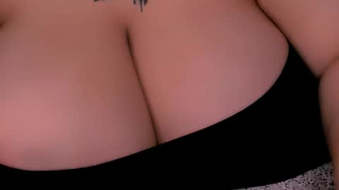 Snapshot of love_insidee chatting on November 2025 08:13:01 AM Sailor online show from November 2025 08:13:01 AM