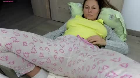 jessmy pleasure is in your hands s online show from December 2024 07:53:02 PM