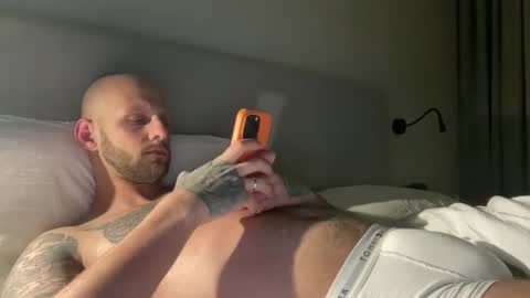 Snapshot of love_kinky_fetishes chatting on April 2026 08:21:01 PM love_kinky_fetishes online show from April 2026 08:21:01 PM