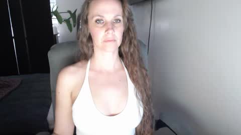 Snapshot of love_on_ chatting on December 2024 11:04:01 PM LoVe On online show from December 2024 11:04:01 PM