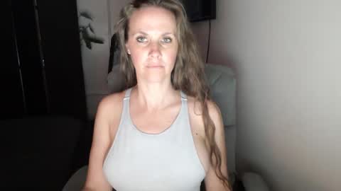 Snapshot of love_on_ chatting on September 2025 01:27:01 AM LoVe On online show from September 2025 01:27:01 AM