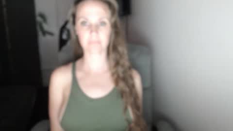 Snapshot of love_on_ chatting on November 2025 02:39:02 PM LoVe On online show from November 2025 02:39:02 PM