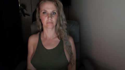 Snapshot of love_on_ chatting on November 2025 02:58:01 AM LoVe On online show from November 2025 02:58:01 AM