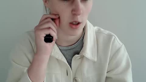 Snapshot of love_vivian chatting on November 2025 02:17:02 PM Vivian online show from November 2025 02:17:02 PM