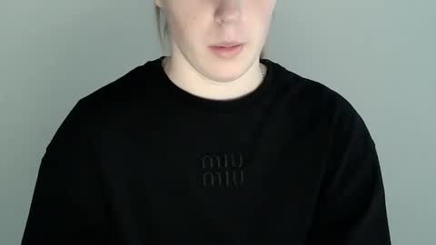 Snapshot of love_vivian chatting on November 2025 01:33:02 PM Vivian online show from November 2025 01:33:02 PM