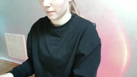 Snapshot of love_vivian chatting on December 2025 12:10:01 PM Vivian online show from December 2025 12:10:01 PM