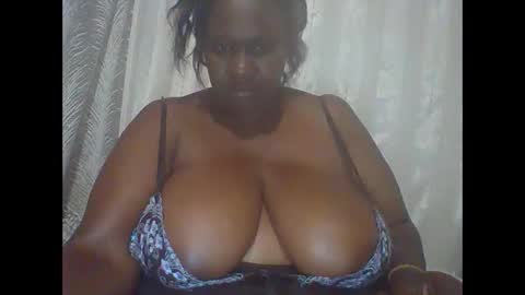 Snapshot of lovebigmelon chatting on February 2025 03:59:01 PM Lynn online show from February 2025 03:59:01 PM