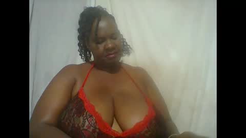 Snapshot of lovebigmelon chatting on December 2025 08:04:02 PM Lynn online show from December 2025 08:04:02 PM