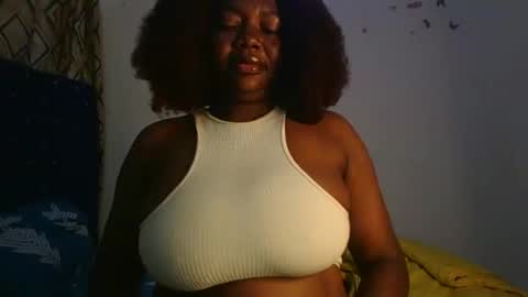 Snapshot of lovecumsluttie chatting on October 2025 06:44:01 AM mila online show from October 2025 06:44:01 AM