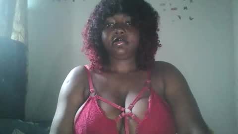 Snapshot of lovecumsluttie chatting on October 2025 11:29:02 AM mila online show from October 2025 11:29:02 AM