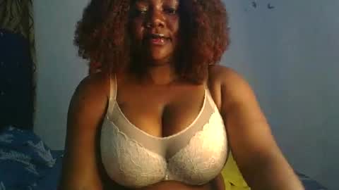 Snapshot of lovecumsluttie chatting on October 2025 08:29:02 PM mila online show from October 2025 08:29:02 PM