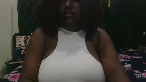 Snapshot of lovecumsluttie chatting on October 2025 11:39:01 PM mila online show from October 2025 11:39:01 PM