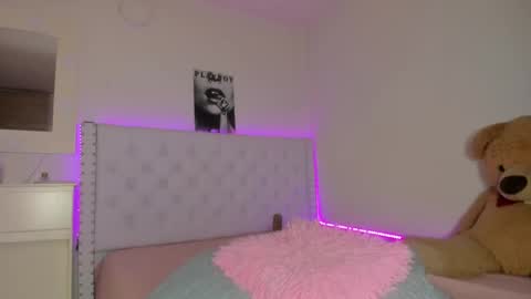 Snapshot of loveit_hermione chatting on December 2024 05:18:02 AM Val online show from December 2024 05:18:02 AM