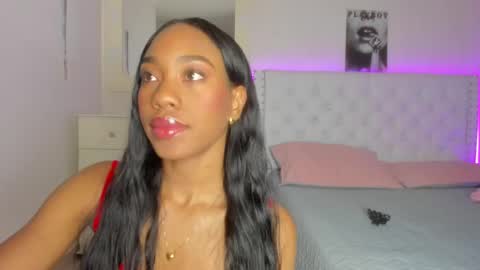 Snapshot of loveit_hermione chatting on December 2024 02:14:02 AM Val online show from December 2024 02:14:02 AM