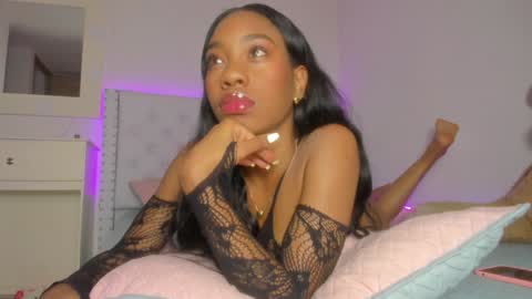 Snapshot of loveit_hermione chatting on January 2025 04:25:02 AM Val online show from January 2025 04:25:02 AM