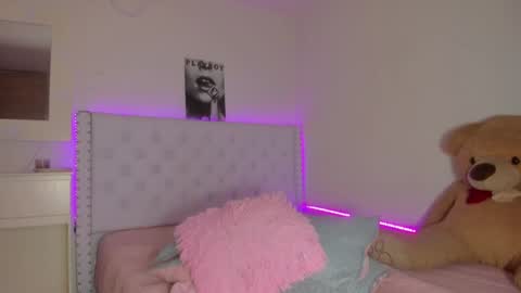 Snapshot of loveit_hermione chatting on February 2025 06:40:01 AM Val online show from February 2025 06:40:01 AM