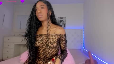 Snapshot of loveit_hermione chatting on October 2025 10:25:02 PM Val online show from October 2025 10:25:02 PM