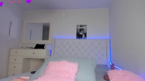 Snapshot of loveit_hermione chatting on November 2025 10:43:02 PM Val online show from November 2025 10:43:02 PM