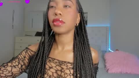 Snapshot of loveit_hermione chatting on November 2025 10:09:02 PM Val online show from November 2025 10:09:02 PM