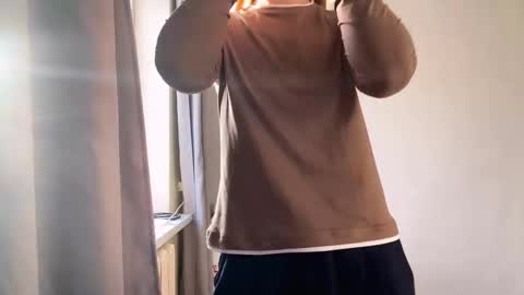 Ella online show from November 2025 06:12:01 AM