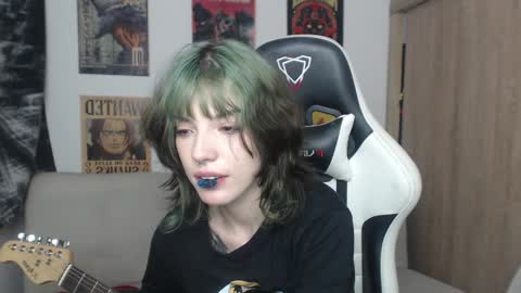 Snapshot of lovely_cass chatting on January 2025 11:43:01 PM Cassie online show from January 2025 11:43:01 PM