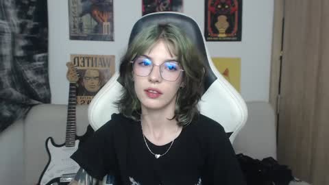 Snapshot of lovely_cass chatting on January 2025 04:15:02 AM Cassie online show from January 2025 04:15:02 AM