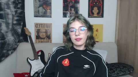 Snapshot of lovely_cass chatting on February 2025 01:22:01 AM Cassie online show from February 2025 01:22:01 AM