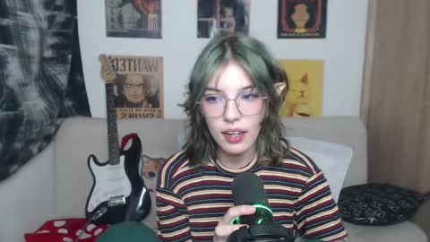 Snapshot of lovely_cass chatting on February 2025 01:24:02 AM Cassie online show from February 2025 01:24:02 AM