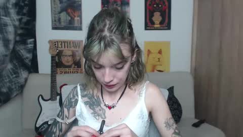 Snapshot of lovely_cass chatting on February 2025 03:33:02 AM Cassie online show from February 2025 03:33:02 AM