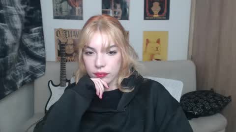 Snapshot of lovely_cass chatting on March 2025 09:14:02 AM Cassie online show from March 2025 09:14:02 AM