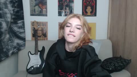 Snapshot of lovely_cass chatting on March 2025 09:32:02 AM Cassie online show from March 2025 09:32:02 AM