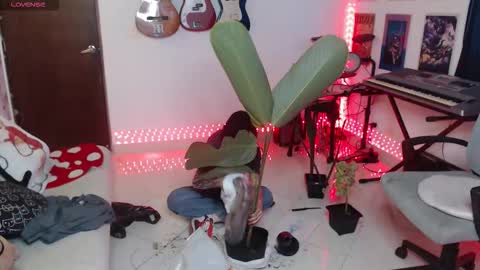 Snapshot of lovely_cass chatting on October 2025 09:44:02 PM Cassie online show from October 2025 09:44:02 PM