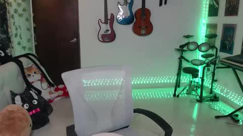 Snapshot of lovely_cass chatting on October 2025 10:04:01 PM Cassie online show from October 2025 10:04:01 PM