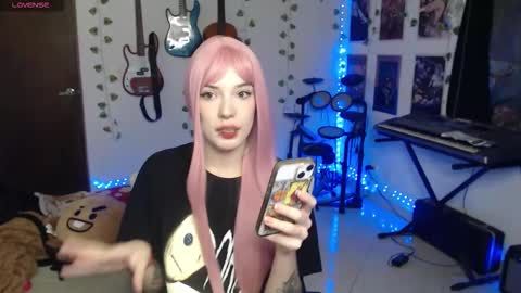 Snapshot of lovely_cass chatting on November 2025 01:19:02 AM Cassie online show from November 2025 01:19:02 AM