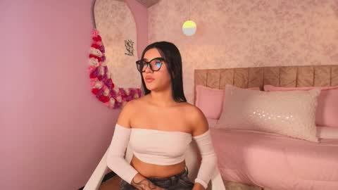 lovely_julls online show from February 2026 05:18:02 PM