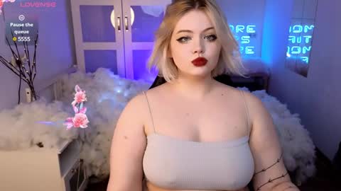 Snapshot of lovely_leilla chatting on December 2024 01:01:02 AM lovely_leilla online show from December 2024 01:01:02 AM