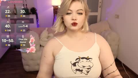 Snapshot of lovely_leilla chatting on January 2025 10:16:02 PM lovely_leilla online show from January 2025 10:16:02 PM