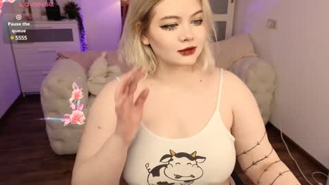 Snapshot of lovely_leilla chatting on January 2025 02:43:02 AM lovely_leilla online show from January 2025 02:43:02 AM